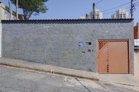 Casa à venda com 250m², 2 quartos e 4 vagas Casa à venda com 250m², 2 quartos e 4 vagasFachada