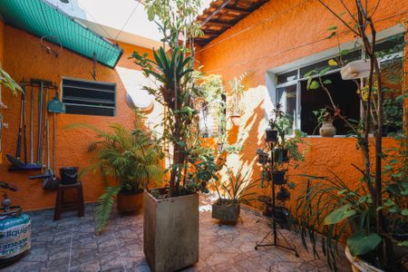 Casa à venda com 250m², 2 quartos e 4 vagas Casa à venda com 250m², 2 quartos e 4 vagasÁrea externa