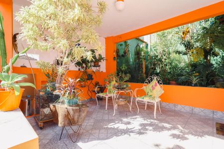 Casa à venda com 250m², 2 quartos e 4 vagas Casa à venda com 250m², 2 quartos e 4 vagasÁrea externa