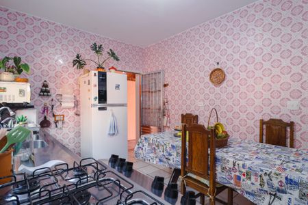 Casa à venda com 250m², 2 quartos e 4 vagas Casa à venda com 250m², 2 quartos e 4 vagasCozinha