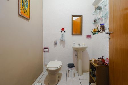 Casa à venda com 250m², 2 quartos e 4 vagas Casa à venda com 250m², 2 quartos e 4 vagasLavabo