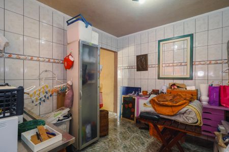 Casa à venda com 250m², 2 quartos e 4 vagas Casa à venda com 250m², 2 quartos e 4 vagasEdicula Sala