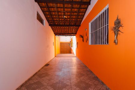Casa à venda com 250m², 2 quartos e 4 vagas Casa à venda com 250m², 2 quartos e 4 vagasÁrea externa