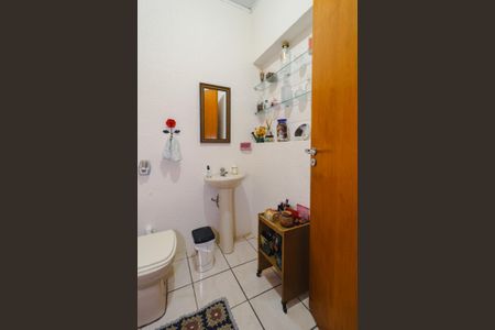 Casa à venda com 250m², 2 quartos e 4 vagas Casa à venda com 250m², 2 quartos e 4 vagasLavabo