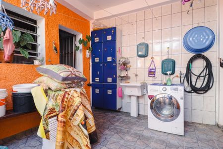 Casa à venda com 250m², 2 quartos e 4 vagas Casa à venda com 250m², 2 quartos e 4 vagasÁrea de Serviço