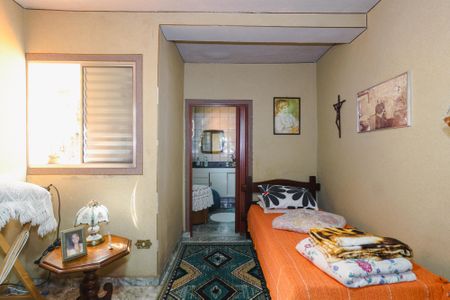 Casa à venda com 250m², 2 quartos e 4 vagas Casa à venda com 250m², 2 quartos e 4 vagasEdicula Quarto