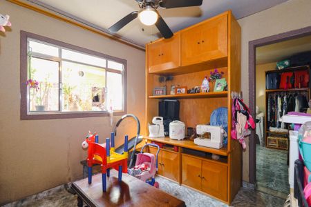 Casa à venda com 250m², 2 quartos e 4 vagas Casa à venda com 250m², 2 quartos e 4 vagasEdicula Quarto