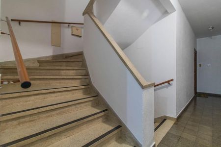 Apartamento à venda com 56m², 2 quartos e sem vagaEscada