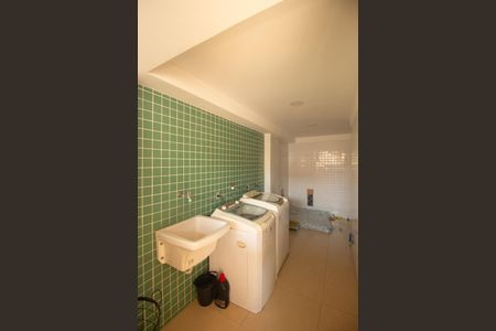 Casa para alugar com 675m², 4 quartos e 3 vagas Casa para alugar com 675m², 4 quartos e 3 vagasÁrea de Serviço