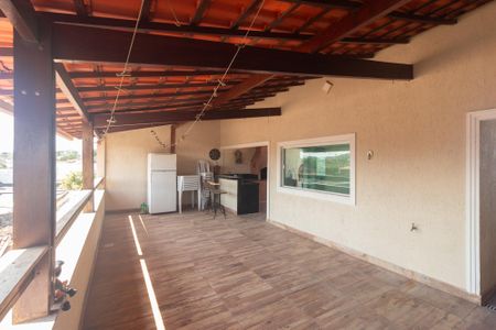 Casa para alugar com 675m², 4 quartos e 3 vagas Casa para alugar com 675m², 4 quartos e 3 vagasTerraço