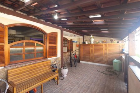 Casa para alugar com 675m², 4 quartos e 3 vagas Casa para alugar com 675m², 4 quartos e 3 vagasVaranda