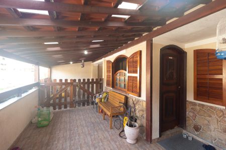 Casa para alugar com 675m², 4 quartos e 3 vagas Casa para alugar com 675m², 4 quartos e 3 vagasVaranda