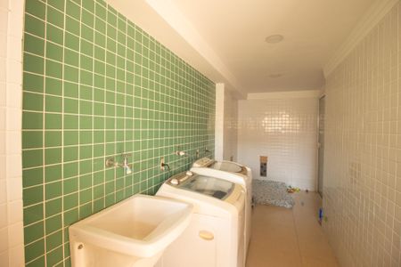 Casa para alugar com 675m², 4 quartos e 3 vagas Casa para alugar com 675m², 4 quartos e 3 vagasÁrea de Serviço