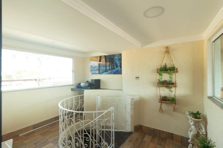 Casa para alugar com 675m², 4 quartos e 3 vagas Casa para alugar com 675m², 4 quartos e 3 vagasHall