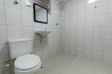 Banheiro Social de casa para alugar com 1 quarto, 80m² em Jardim Danfer, São Paulo