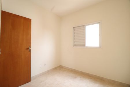 Quarto 2 de apartamento para alugar com 2 quartos, 50m² em Jardim Inconfidência, Uberlândia