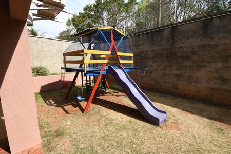 Casa de condomínio à venda com 180m², 5 quartos e 4 vagasÁrea comum - Playground