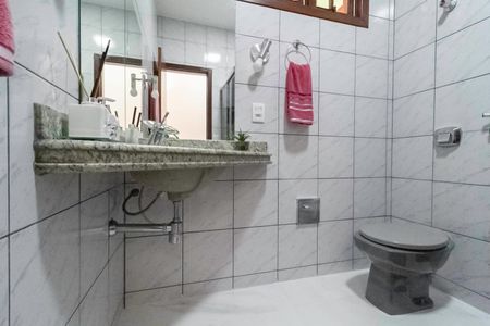 Casa à venda com 255m², 3 quartos e 2 vagasBanheiro da Suíte 1