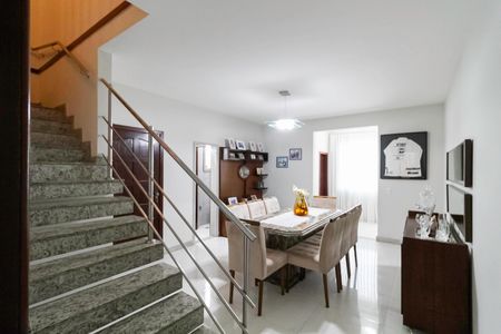 Casa à venda com 255m², 3 quartos e 2 vagasCopa