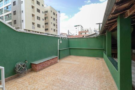 Casa à venda com 255m², 3 quartos e 2 vagasQuintal