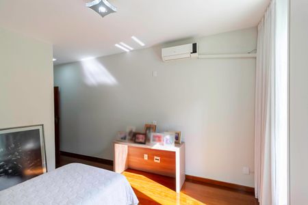 Casa à venda com 255m², 3 quartos e 2 vagasSuíte 1