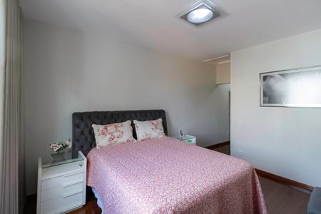 Casa à venda com 255m², 3 quartos e 2 vagasSuíte 2