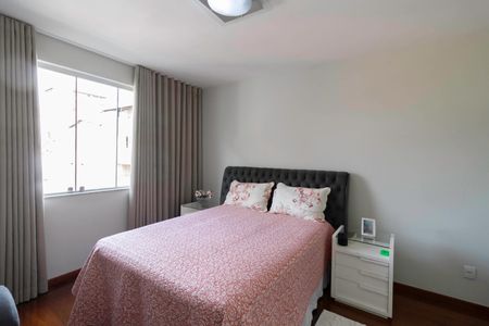 Casa à venda com 255m², 3 quartos e 2 vagasSuíte 2