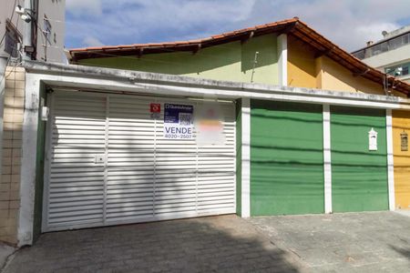 Casa à venda com 255m², 3 quartos e 2 vagasFachada