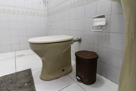 Casa de condomínio para alugar com 80m², 2 quartos e 1 vaga Casa de condomínio para alugar com 80m², 2 quartos e 1 vagaDetalhe do banheiro social