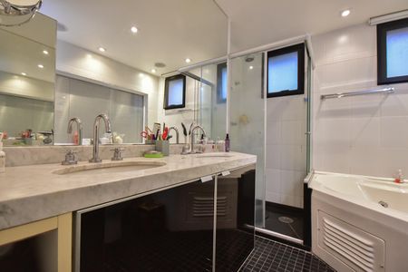 Apartamento para alugar com 191m², 3 quartos e 3 vagasBanheiro Suíte 1