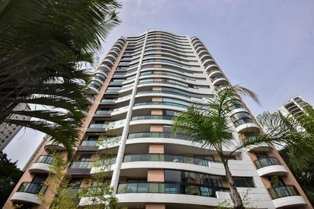 Apartamento para alugar com 191m², 3 quartos e 3 vagas Apartamento para alugar com 191m², 3 quartos e 3 vagasFachada