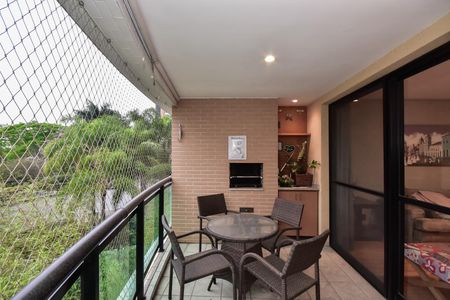 Apartamento para alugar com 191m², 3 quartos e 3 vagasVaranda