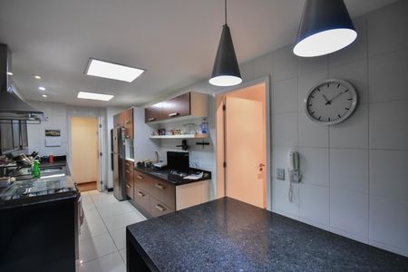 Apartamento para alugar com 191m², 3 quartos e 3 vagasCozinha