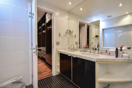 Apartamento para alugar com 191m², 3 quartos e 3 vagasBanheiro Suíte 1