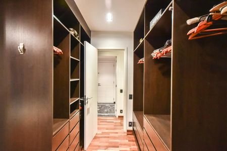 Apartamento para alugar com 191m², 3 quartos e 3 vagasArmário da Suíte 1