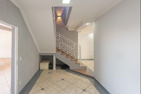 Casa para alugar com 333m², 4 quartos e 6 vagas Casa para alugar com 333m², 4 quartos e 6 vagasSala