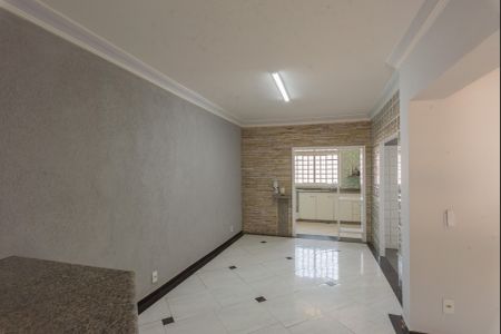 Casa para alugar com 333m², 4 quartos e 6 vagas Casa para alugar com 333m², 4 quartos e 6 vagasSala 2