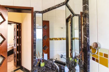 Casa à venda com 197m², 3 quartos e 2 vagasBanheiro 2