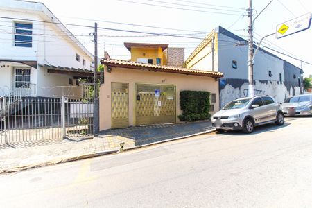 Casa à venda com 197m², 3 quartos e 2 vagasFachada + Placa