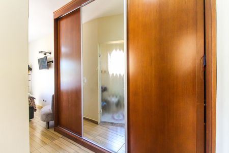 Casa à venda com 197m², 3 quartos e 2 vagasSuíte