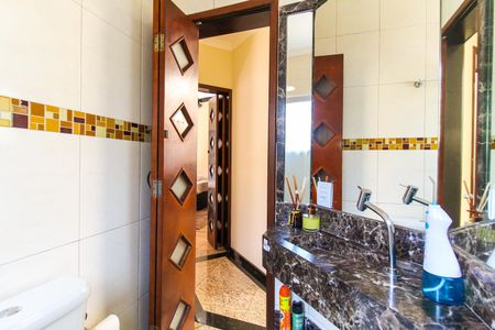 Casa à venda com 197m², 3 quartos e 2 vagasBanheiro 2