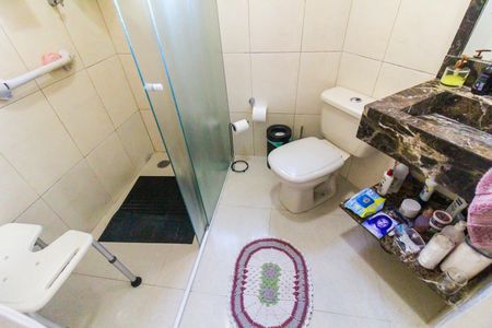 Casa à venda com 197m², 3 quartos e 2 vagasBanheiro da Suíte