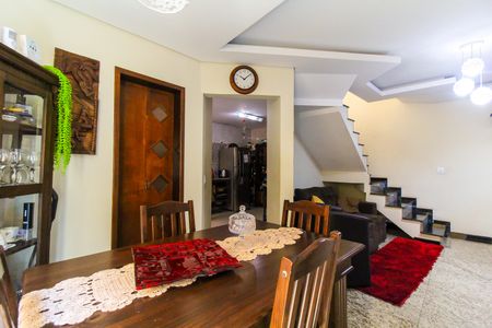 Casa à venda com 197m², 3 quartos e 2 vagasSala