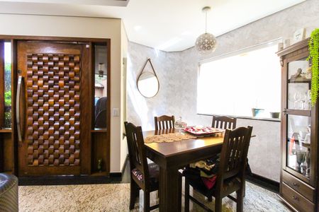 Casa à venda com 197m², 3 quartos e 2 vagasSala