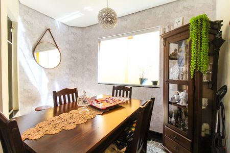 Casa à venda com 197m², 3 quartos e 2 vagasSala