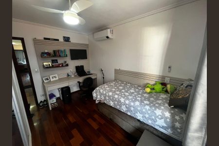 Casa à venda com 225m², 3 quartos e 2 vagasQuarto