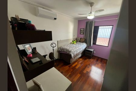 Casa à venda com 225m², 3 quartos e 2 vagasQuarto