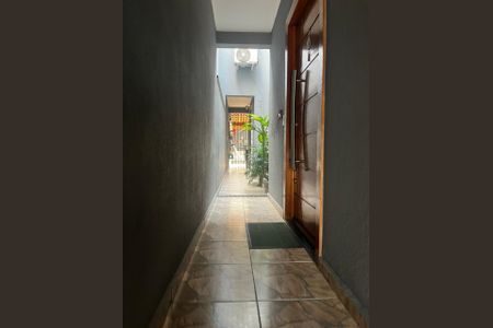 Casa à venda com 225m², 3 quartos e 2 vagasEntrada