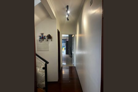 Casa à venda com 225m², 3 quartos e 2 vagasEscada