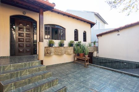 Casa para alugar com 345m², 4 quartos e 4 vagas Casa para alugar com 345m², 4 quartos e 4 vagasÁrea Externa